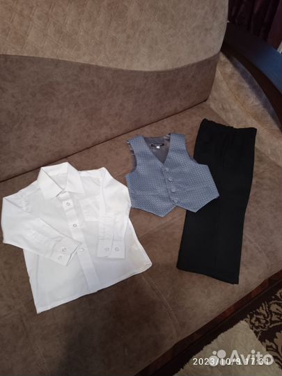 Костюм на мальчика, тройка 42р