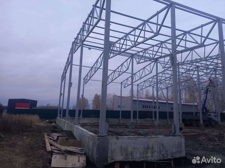Металлический каркас под ангар