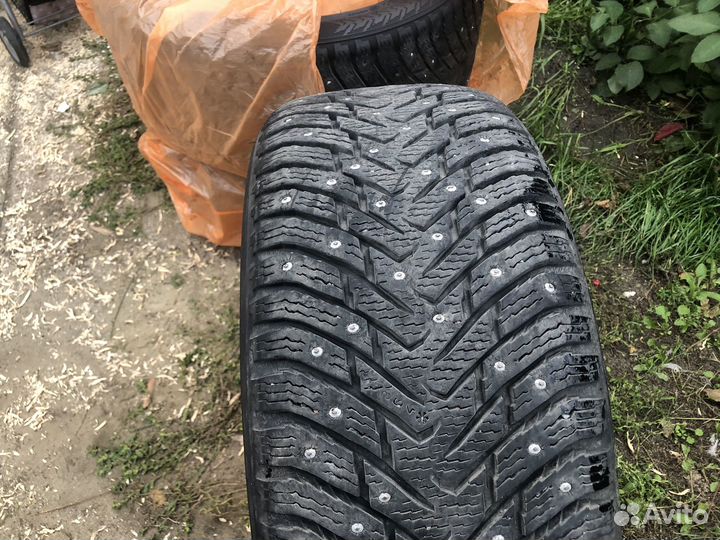Nokian Tyres Hakkapeliitta 8 245/45 R17 и 225/50 R17