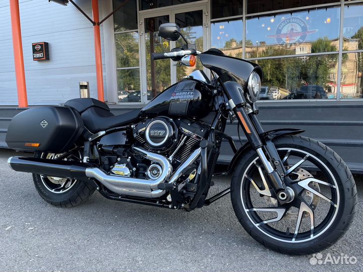 Sport Glide Harley-Davidson Softail Vivid Black 20