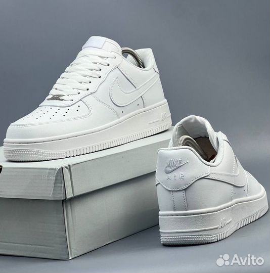 Белые Nike Air Force 1