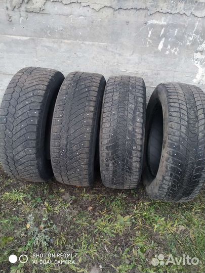 Michelin X-Ice North 3 215/65 R16