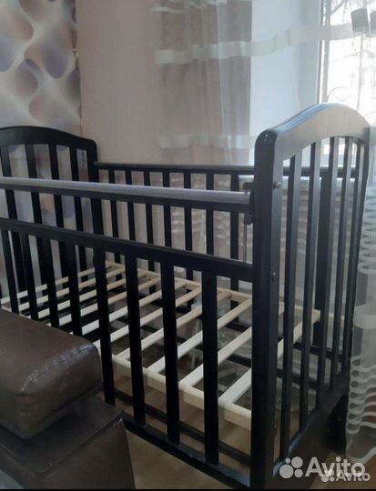 Кровать из натурального дерева