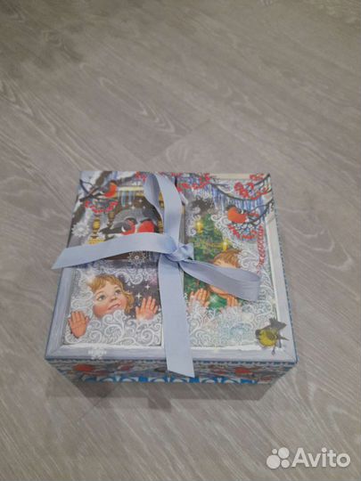 Подарочная коробка