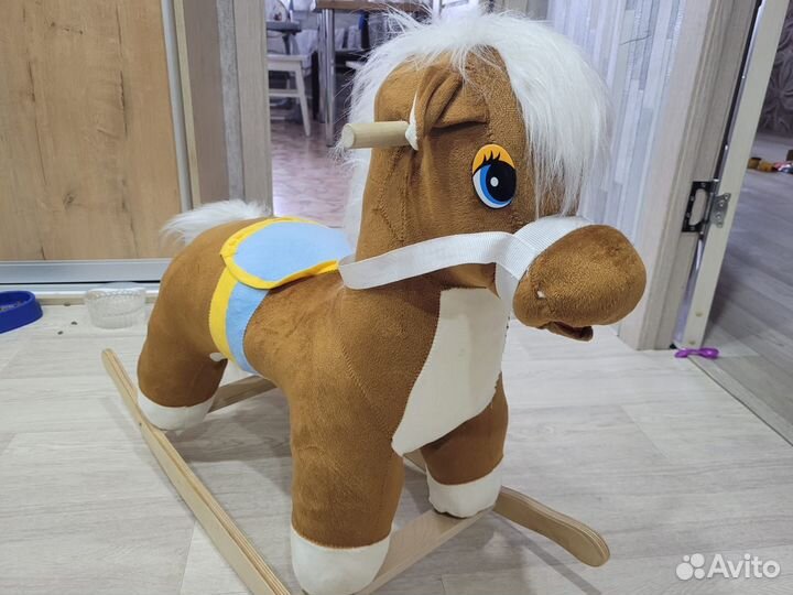 Детская качалка лошадь