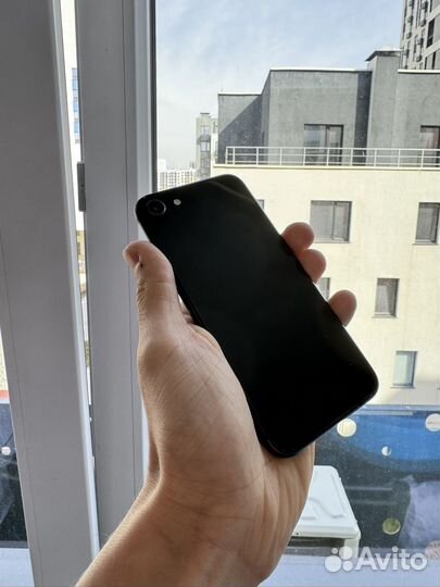 iPhone 8, 64 ГБ