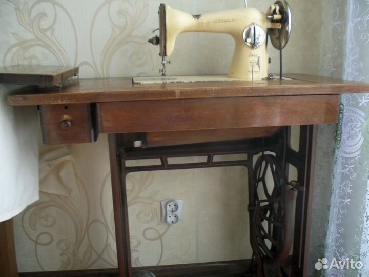 Продам швейную машинку