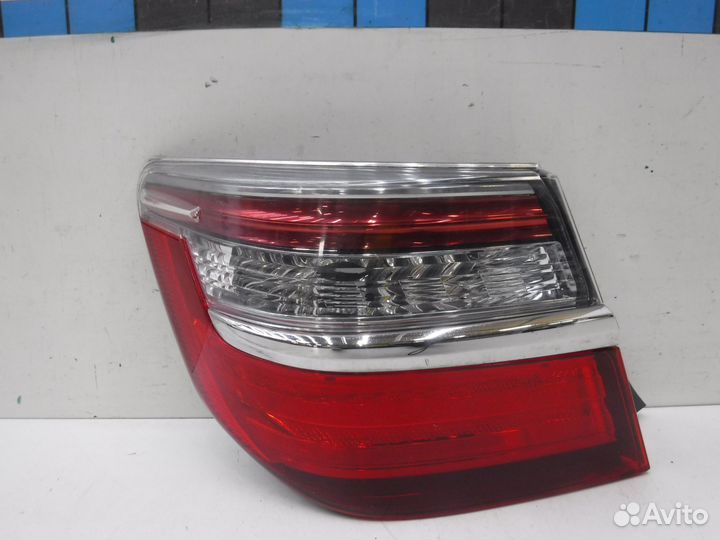 Фонарь задний наружный левый Toyota Camry