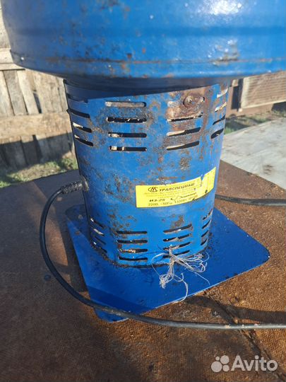 Измельчитель зерна, зернодробилка