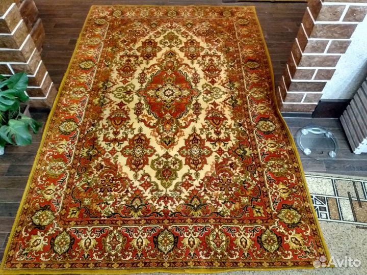 Ковер шерстяной