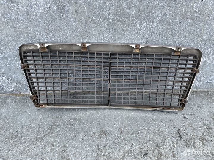 Решетка радиатора Mercedes W124