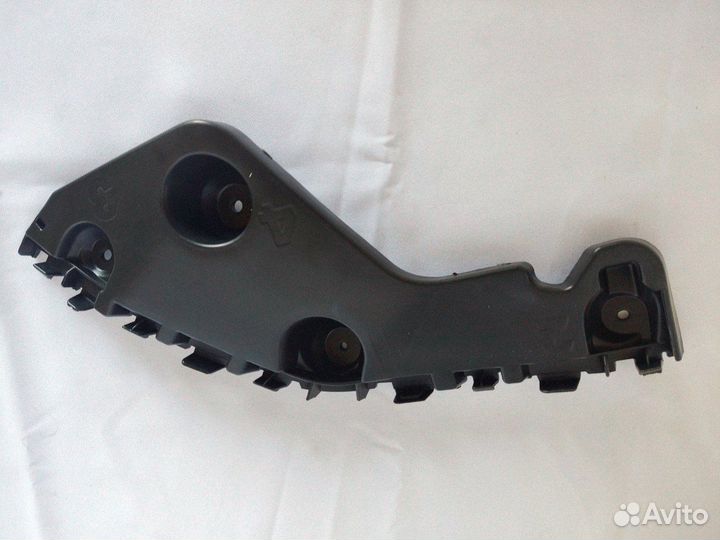 622200010R Крепление зад бампер пр Renault Duster
