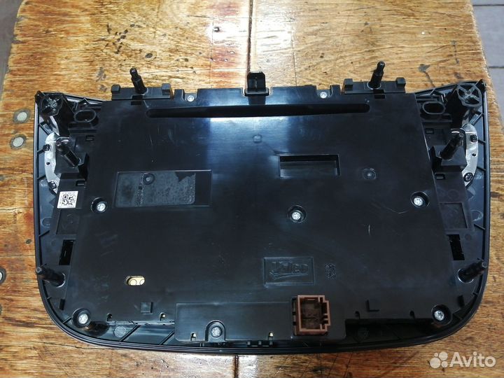 Панель управления мультимедиа и климатом Peugeot