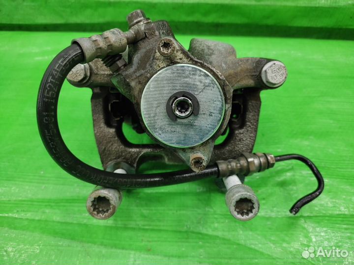 Суппорт зад. лев. VW Tiguan / Passat / Audi Q3