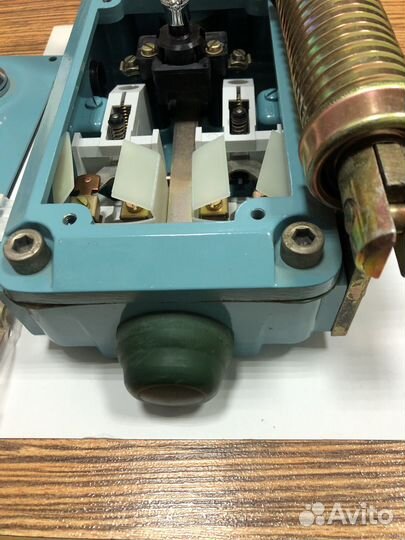 Тросовый выключатель Telemecanique XY2.CA 123