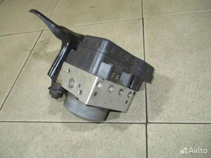 Блок ABS (насос) Toyota Corolla (E150)