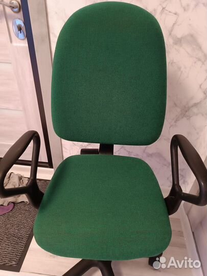 Продам компьютерное кресло б/у