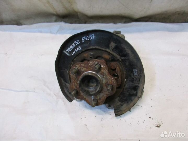 Кулак поворотный задний левый Nissan Teana J32 200