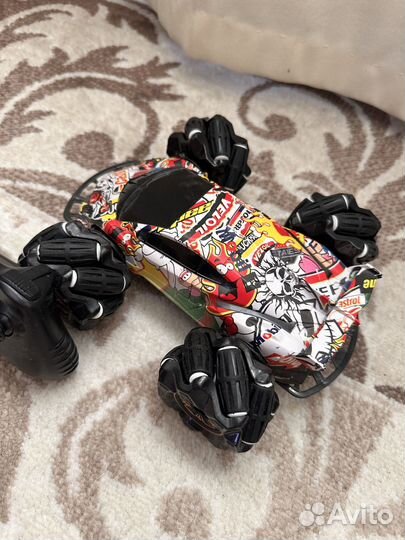 Радиоуправляемая машинка с пультом