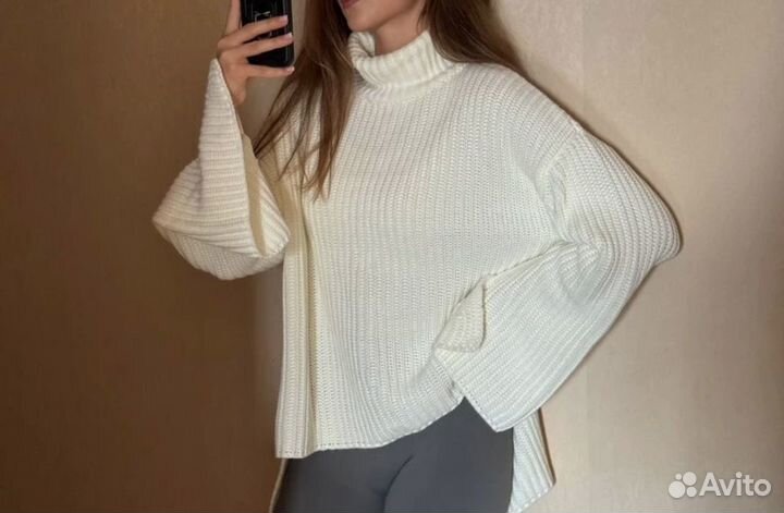 Свитер с широкими рукавами клеш