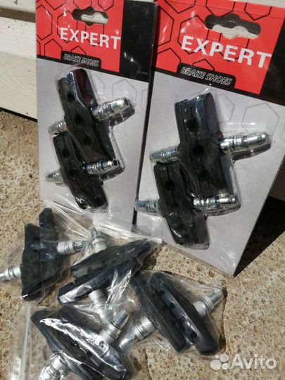 Комплект крыльев с крепежами. Тормозные колодки