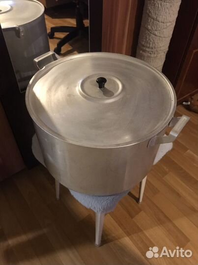 Алюминевая кастрюля с крышкой