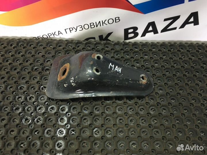 Кронштейн амортизатора передний