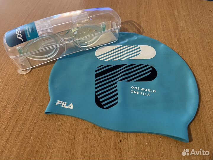 Очки и шапочка для плавания