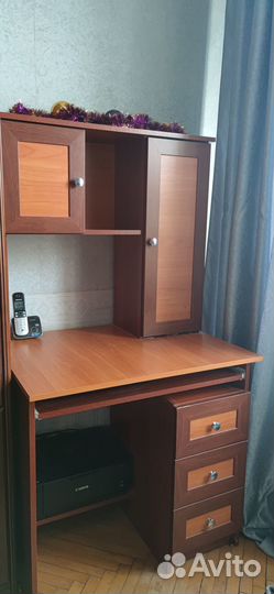 Уголок школьника стол со шкафчиками