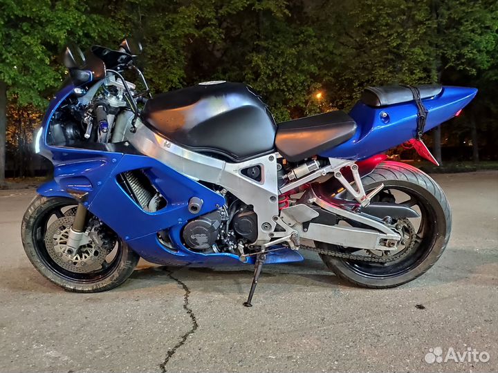 Honda cbr900rr fireblade