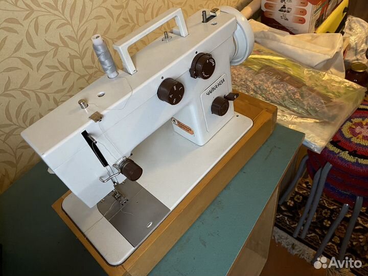 Швейная машина Чайка 143