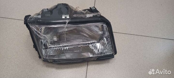 Фара основная правая Audi 100 (C4) 90-94
