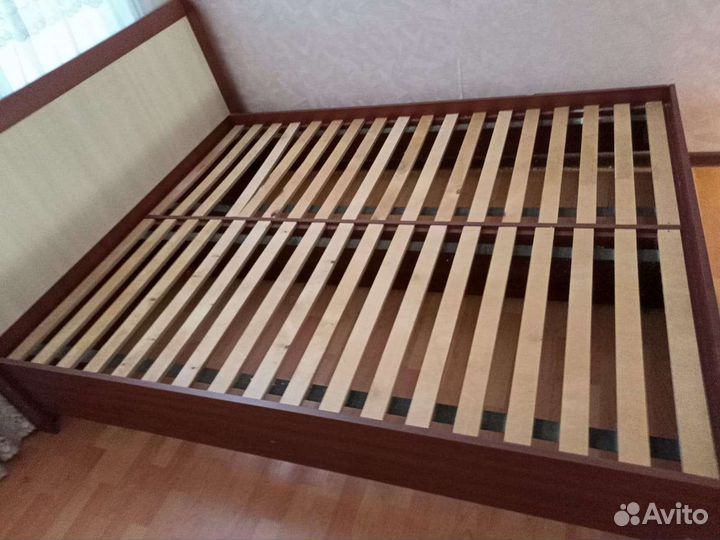 Кровать