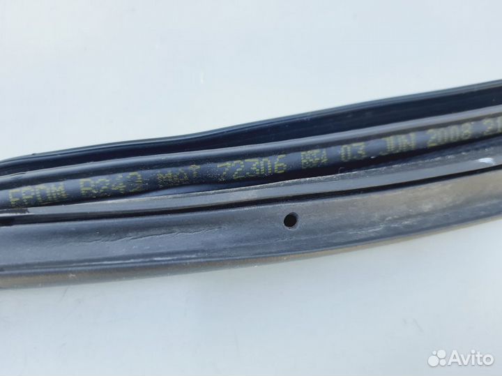 Уплотнитель передней левой двери Fiat Punto 3