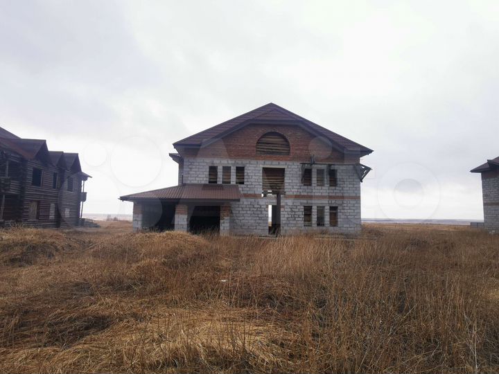 Коттедж 650 м² на участке 20 сот.