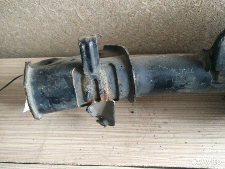 Амортизатор передний левый Honda Cr-V 2001 - 2006