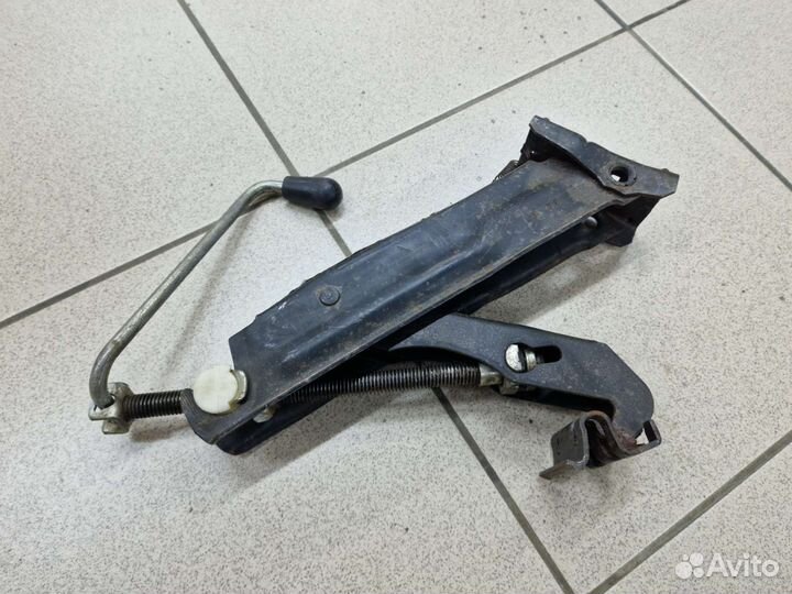 Домкрат Volkswagen Golf 3, Passat B5 1H0011031