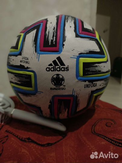 Футбольный мяч adidas euro 2020