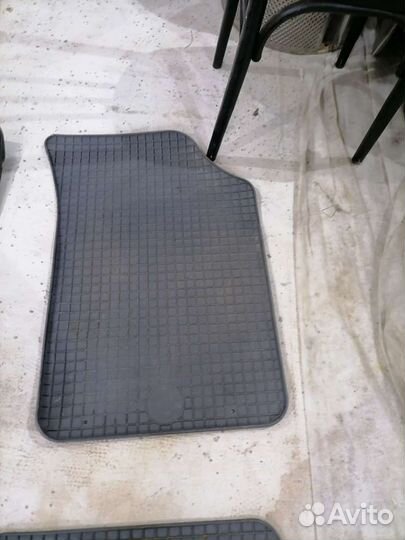 Автомобильные коврики резиновые
