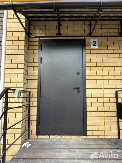 Дверь входная зеленая