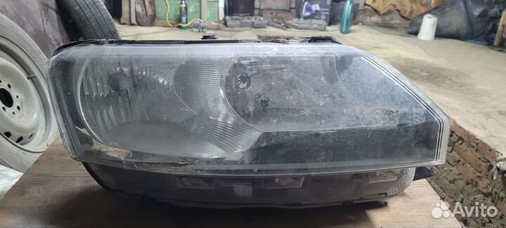 Фара правая skoda rapid