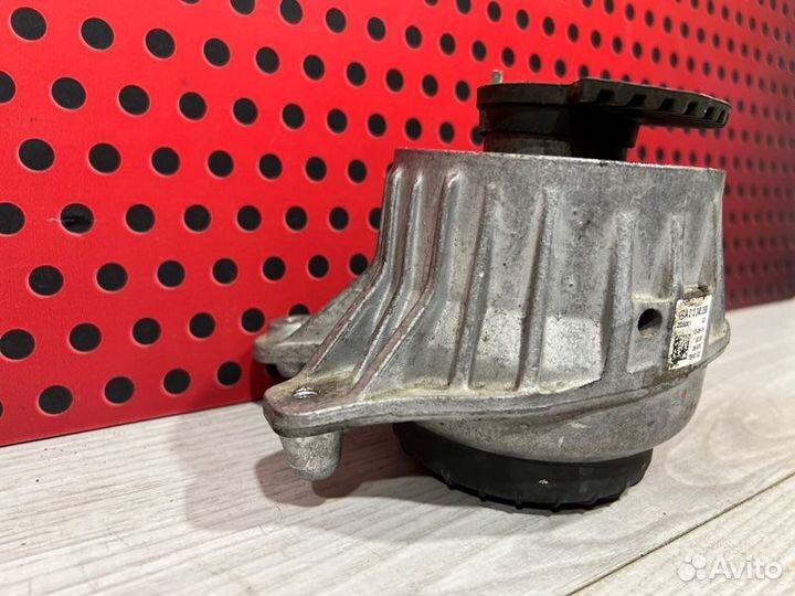 Подушка крепления двигателя Mercedes-Benz E-Class