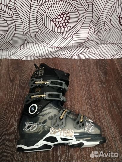 Лыжные ботинки горные лыжи