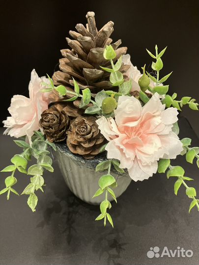 Композиция в керамической кружке