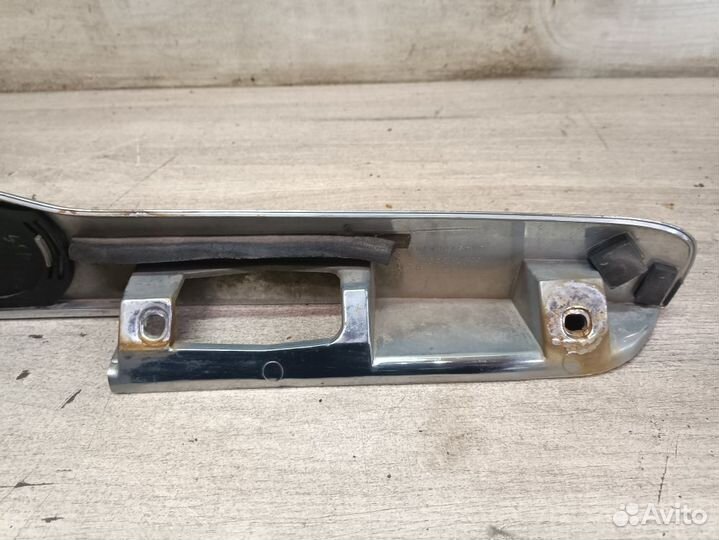 Накладка двери багажника Mazda Tribute I (2000—200