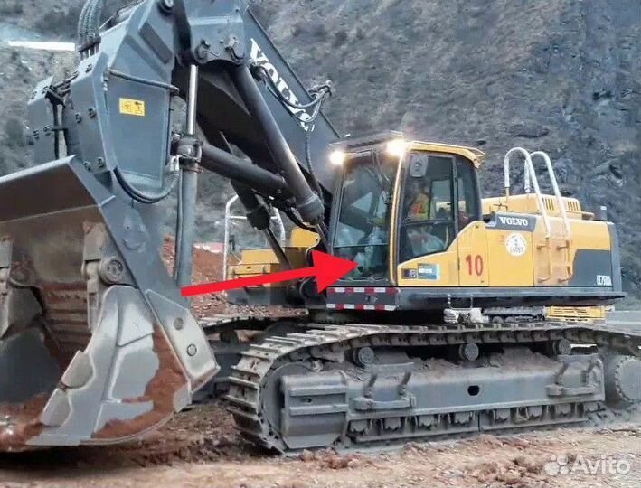 Стекло лобовое нижнее на экскаватор Volvo EC 750