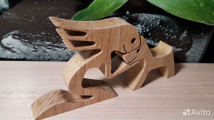 Фигурка из дерева 