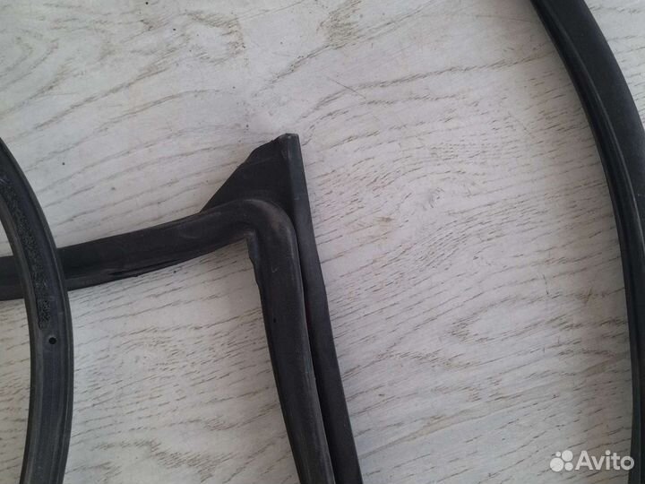 Toyota Land cruiser 200 уплотнитель двери