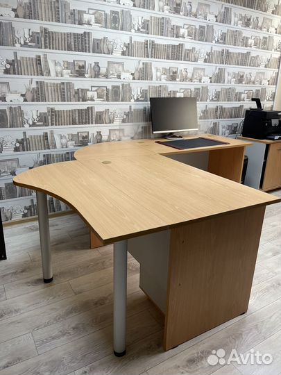 Стол и тумбы