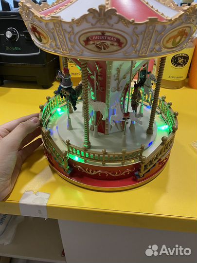 Музыкальная шкатулка карусель